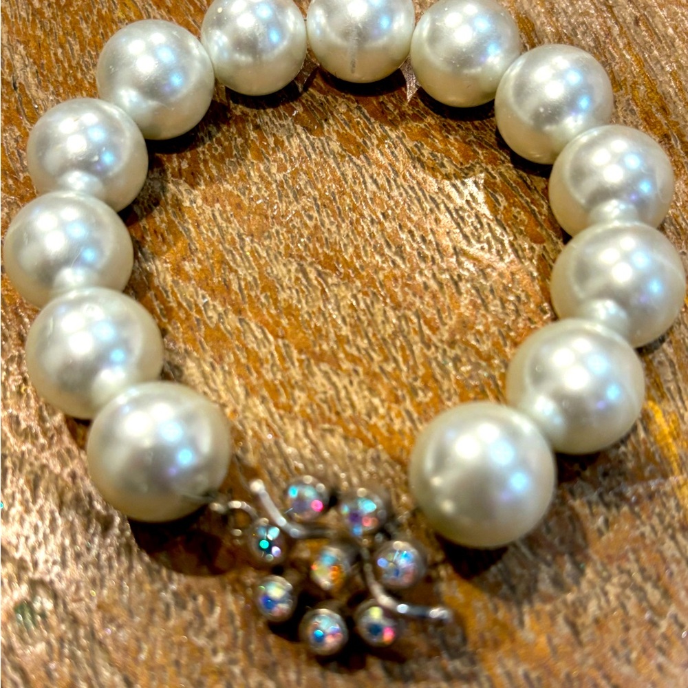 Pretty large faux pearl and crystal bracelet